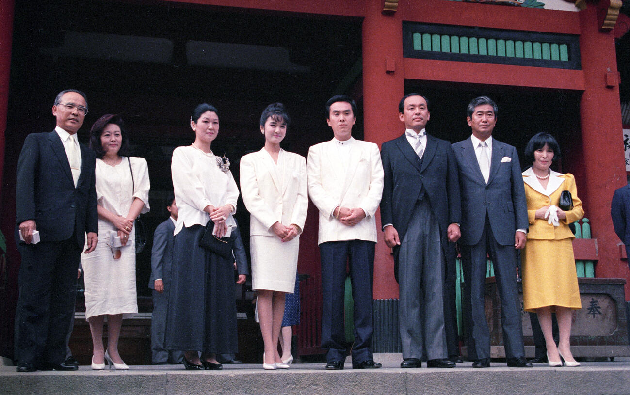 女優の田中理佐と挙式した石原伸晃氏（1988年9月撮影）