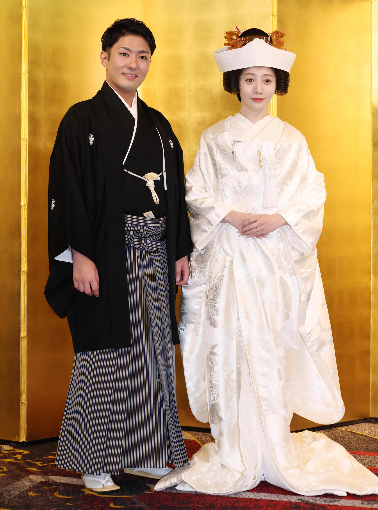 挙式を終え会見を行う中村橋之助（左）と能條愛未夫妻（撮影・中島郁夫）