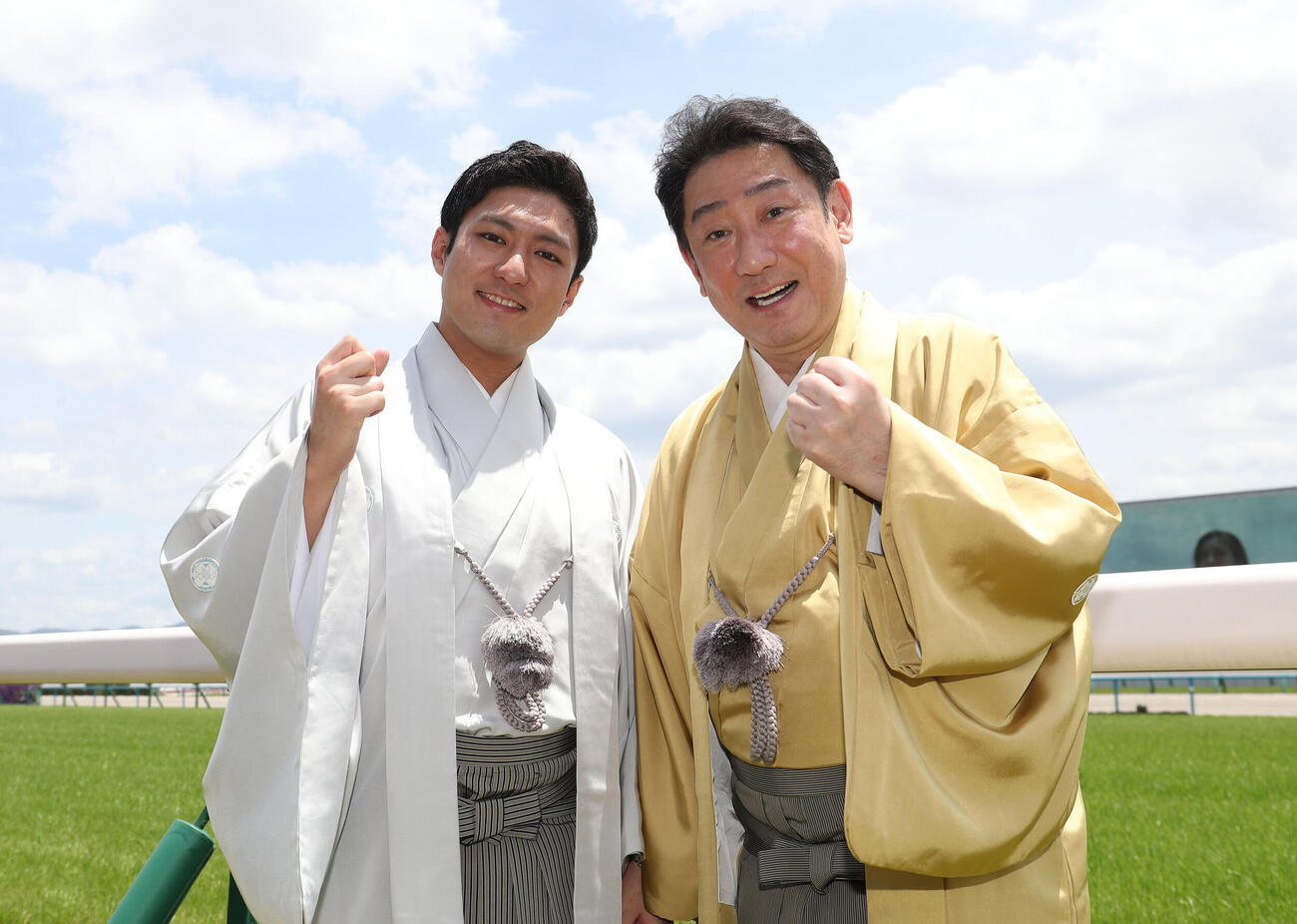 中村橋之助（左）と中村芝翫（2023年撮影）