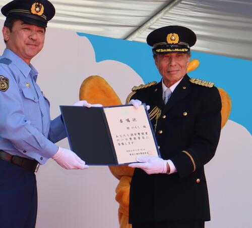 舘ひろし一日警察署長　映画では「バイクに乗ってショットガン撃っているので…」交通ルール語れず
