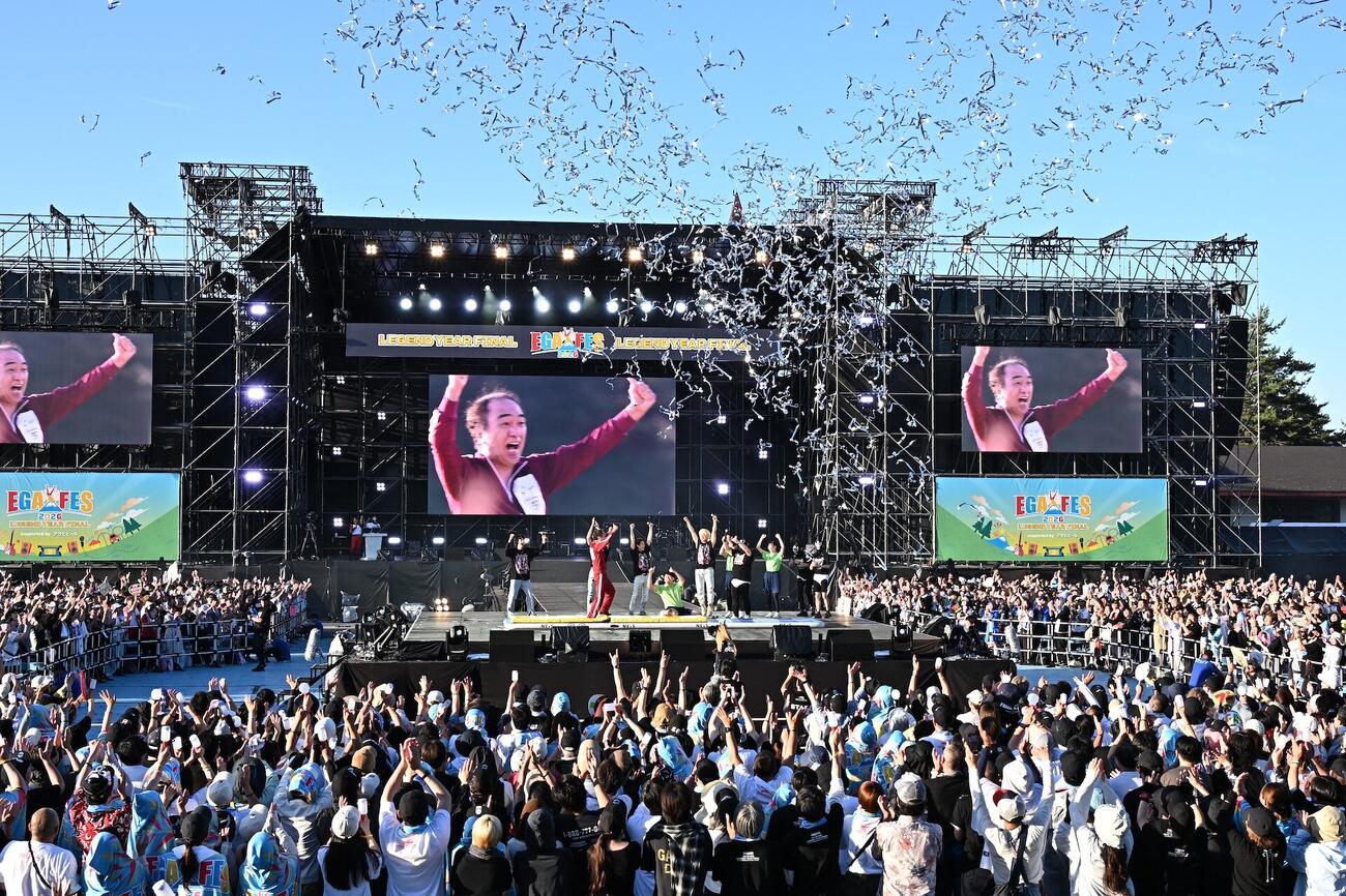 約1万3000人の観衆が集まった「エガフェス2026」を還暦バック転を成功させ大喜びする江頭2:50