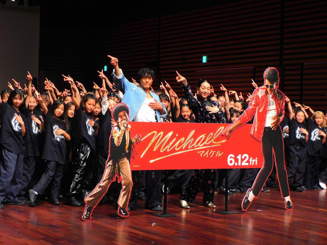 映画「Michael／マイケル」スペシャルキッズダンスセッションに登壇した中務裕太（左）と浅田真央