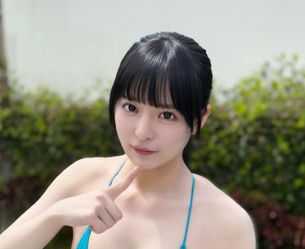 谷間あらわ水着姿を披露した長野雅（長野雅のインスタ）
