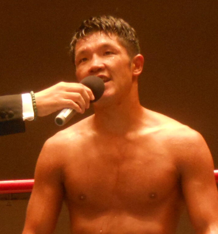 2018年9月、デビュー4連勝でインタビューを受ける警察官ボクサー杉田ダイスケさん