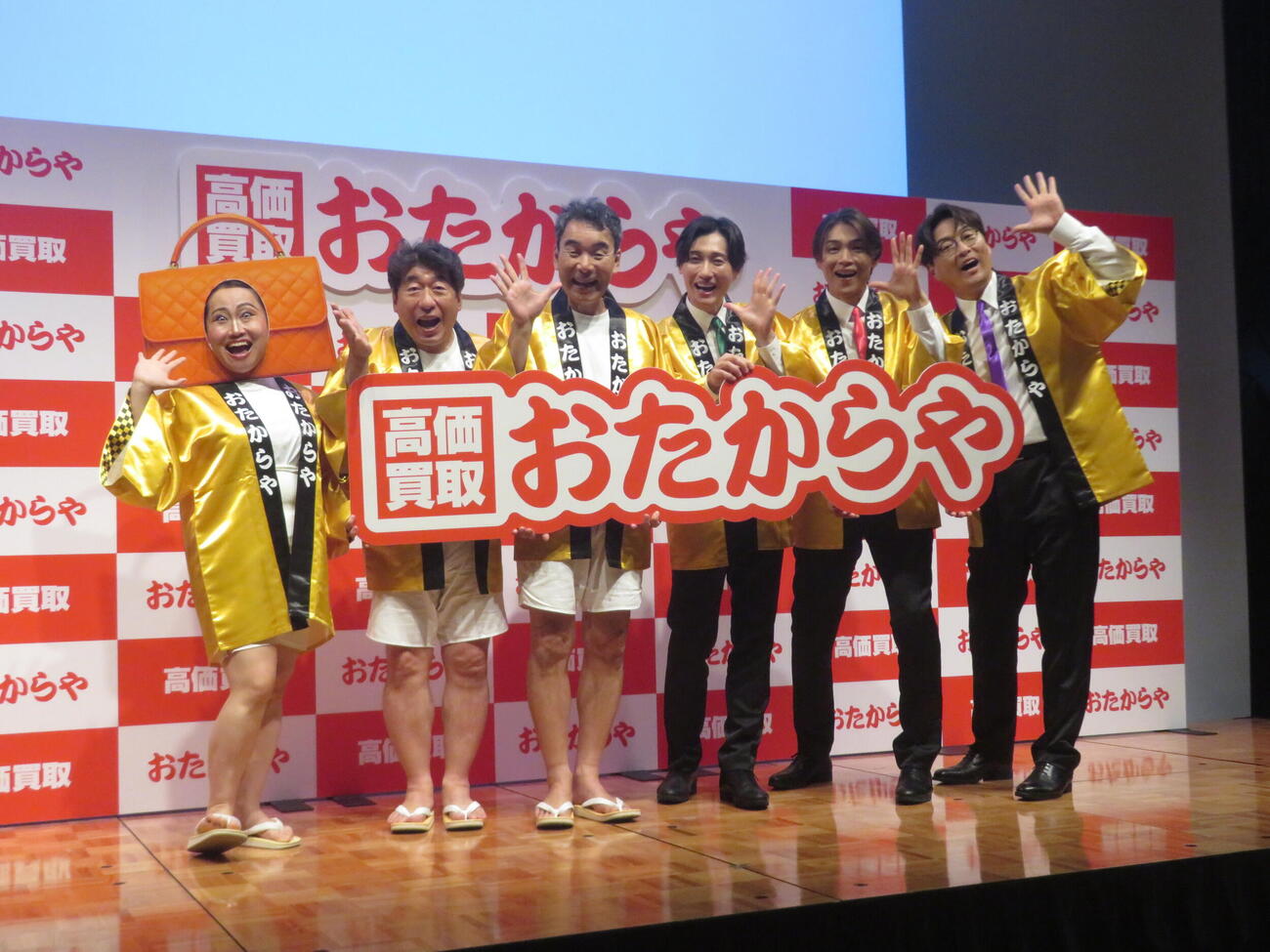 「おたからや」新CM発表会に出席した、左からキンタロー。、寺門ジモン、肥後克広、後上翔太、白川裕二郎、酒井一圭（撮影・川田和博）