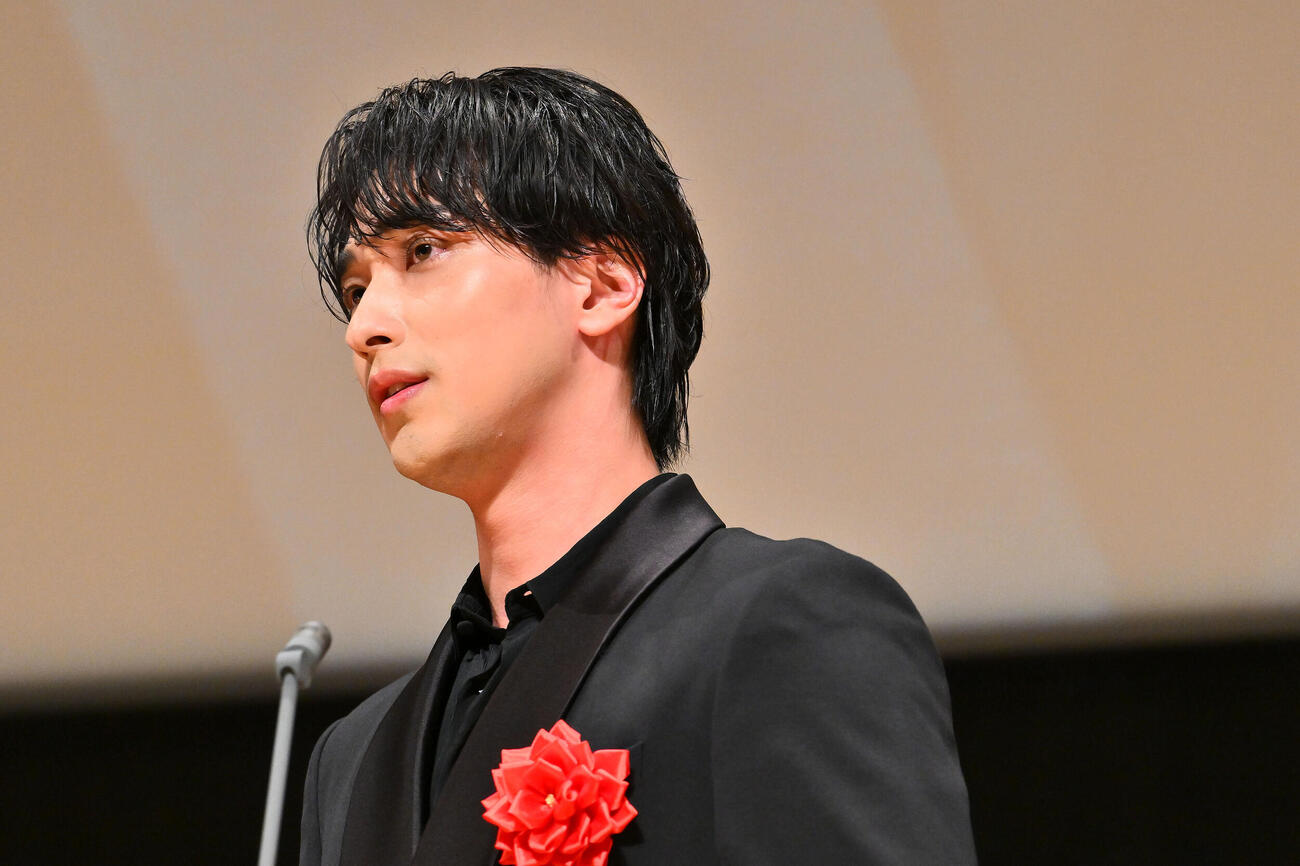 第35回日本映画批評家大賞　助演男優賞を授賞し登壇する横浜流星（撮影・滝沢徹郎）＝2026年6月1日