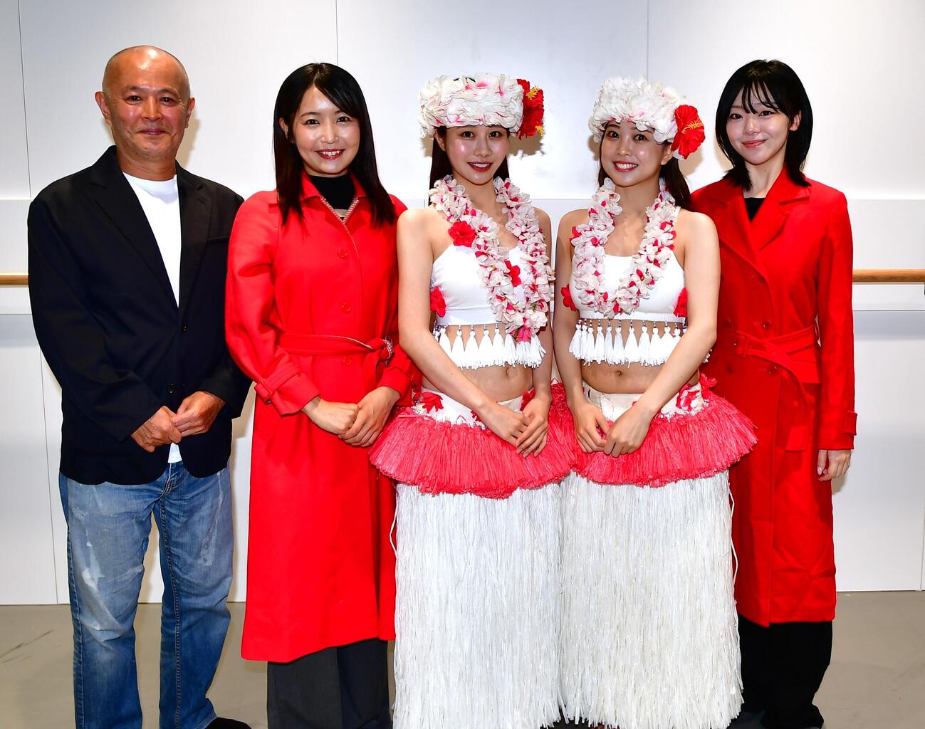 左から、舞台「フラガール'26」を手がける羽原大介氏、主要キャストを演じる惣田紗莉渚、十河茉由、田巻果奈、伊藤わこ（撮影・松尾幸之介）