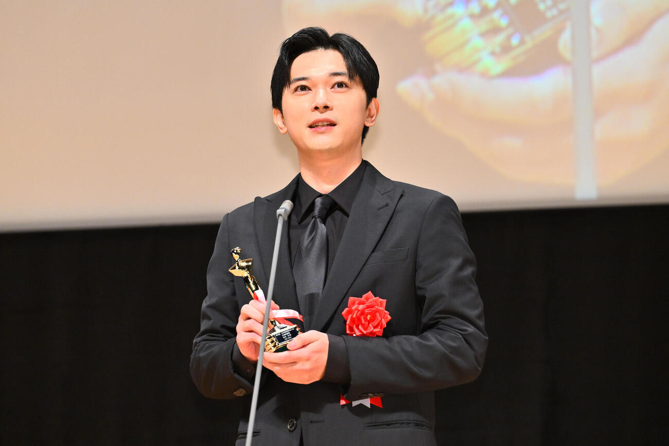第35回日本映画批評家大賞　主演男優賞を授賞した吉沢亮（撮影・滝沢徹郎）