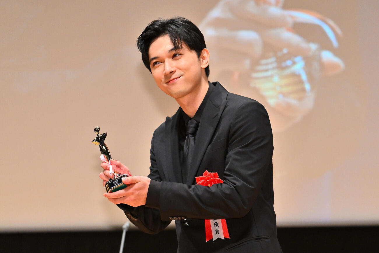 第35回日本映画批評家大賞　主演男優賞を授賞した吉沢亮（撮影・滝沢徹郎）
