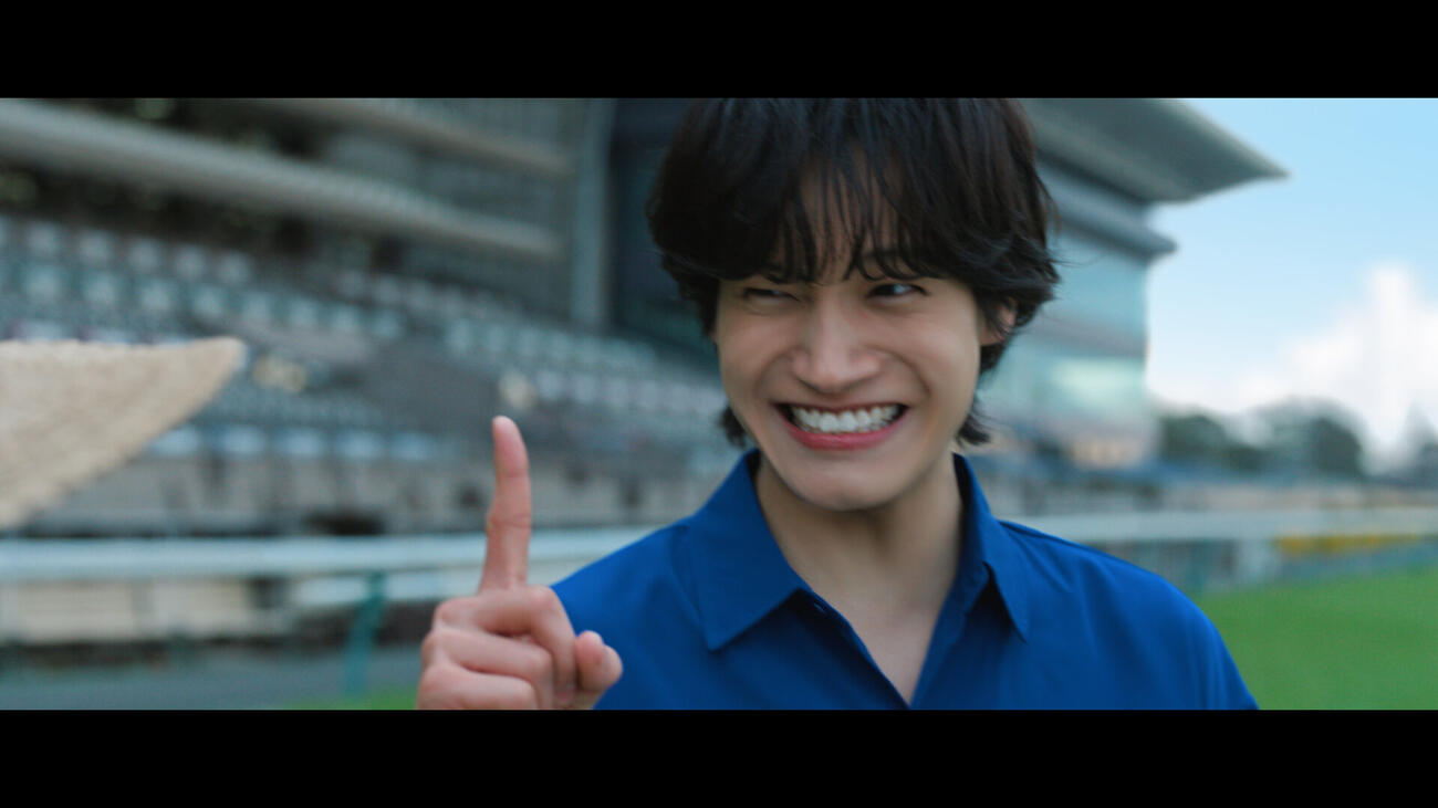 JRAの新テレビCMに出演する佐野晶哉