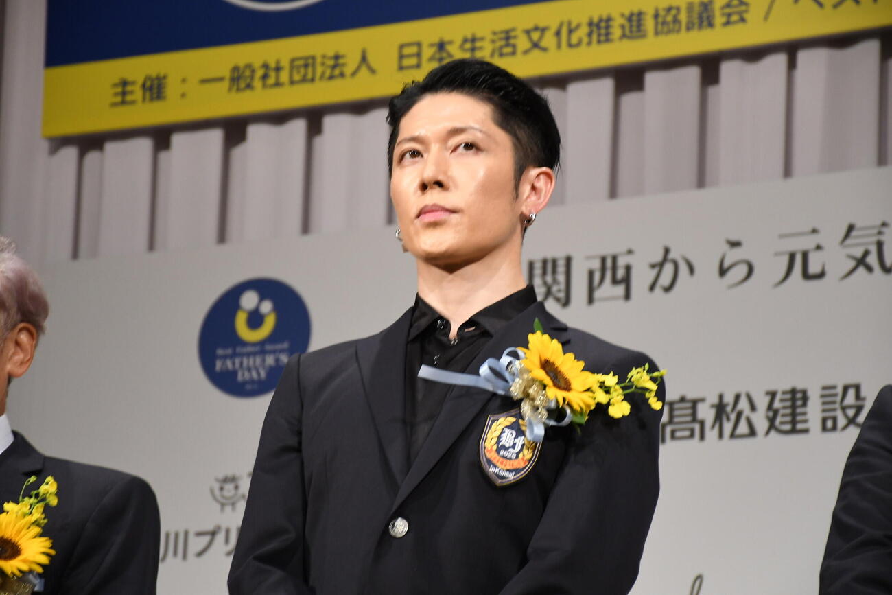 ベスト・ファーザー賞in関西授賞式に出席したMIYAVI（撮影・阪口孝志）