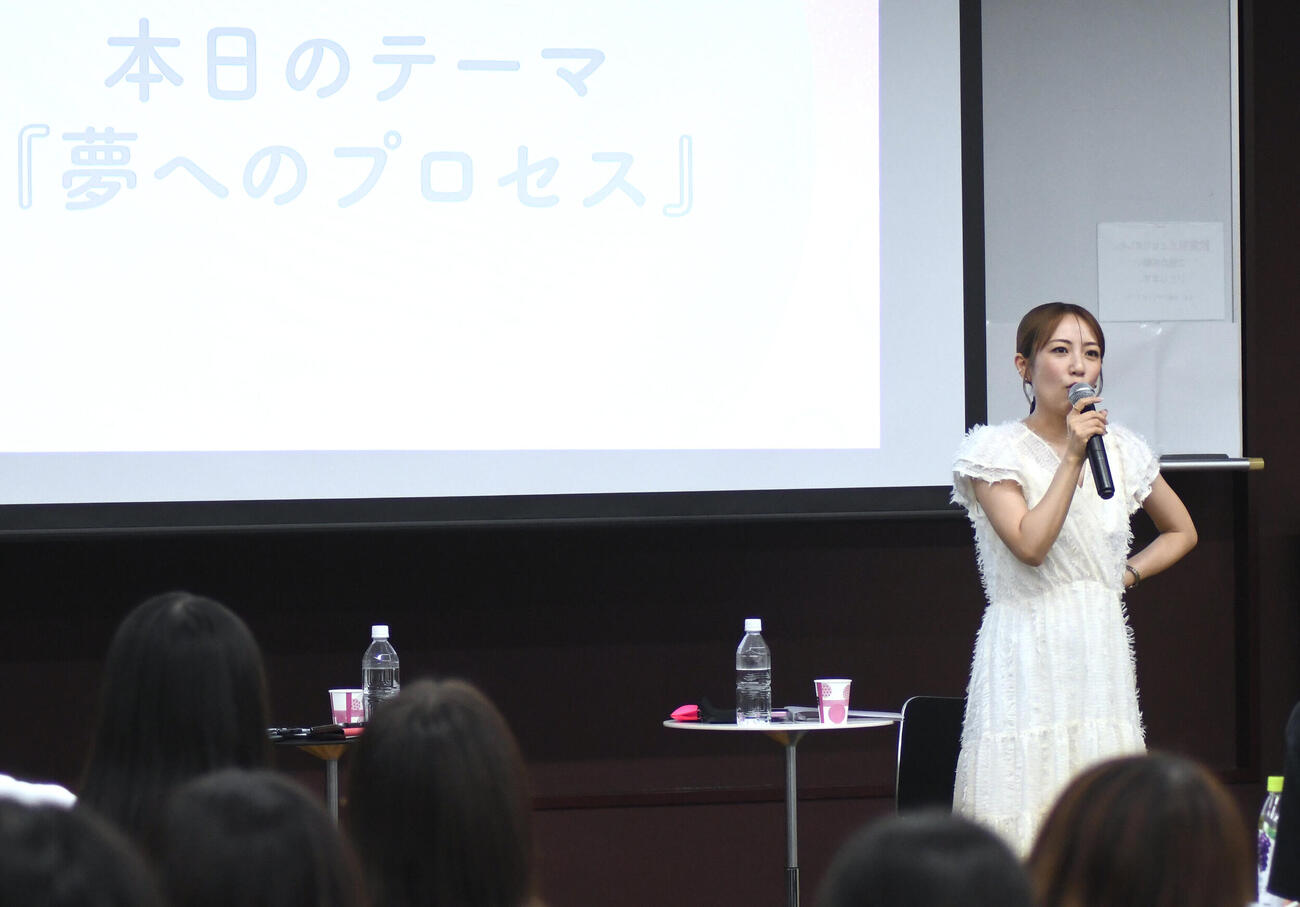 客員教授を務める洗足音楽大で講義を行った高橋みなみ（撮影・大友陽平）＝2026年6月1日撮影