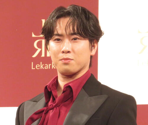 Snow Man宮舘涼太にハプニング、会見中ロイヤルトークが自動再生音声に阻まれる