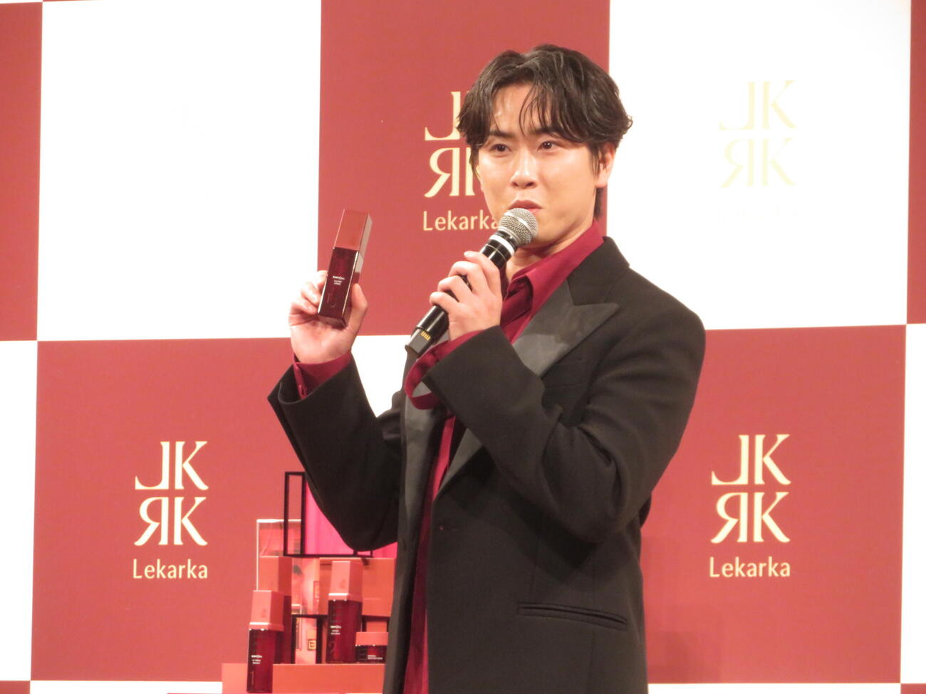 「レカルカ」新アンバサダー就任発表会に登壇したSnow Man宮舘涼太