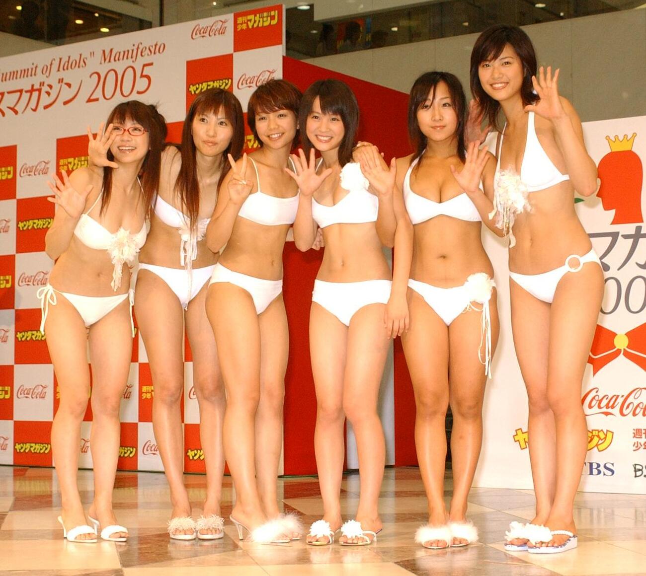 美少女コンテスト「ミスマガジン2005」発表会　ミスマガジン2005の6人が水着姿で記念撮影（左から）時東あみ、加藤理恵、鈴木美生、北乃きい、小林ユリ、中村優（2005年7月撮影）