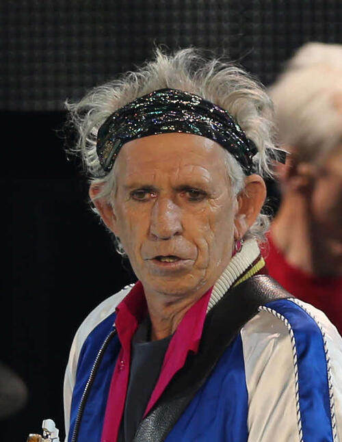 ザ・ローリング・ストーンズの82歳ギタリスト、初のひ孫誕生　現メンバー２人目の曽祖父に