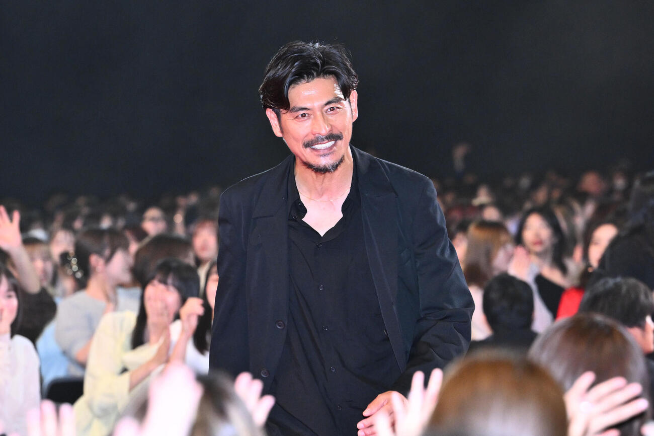 映画「キングダム　愛の決戦」ワールドプレミアで入場する坂口憲二（撮影・滝沢徹郎）＝2026年6月2日