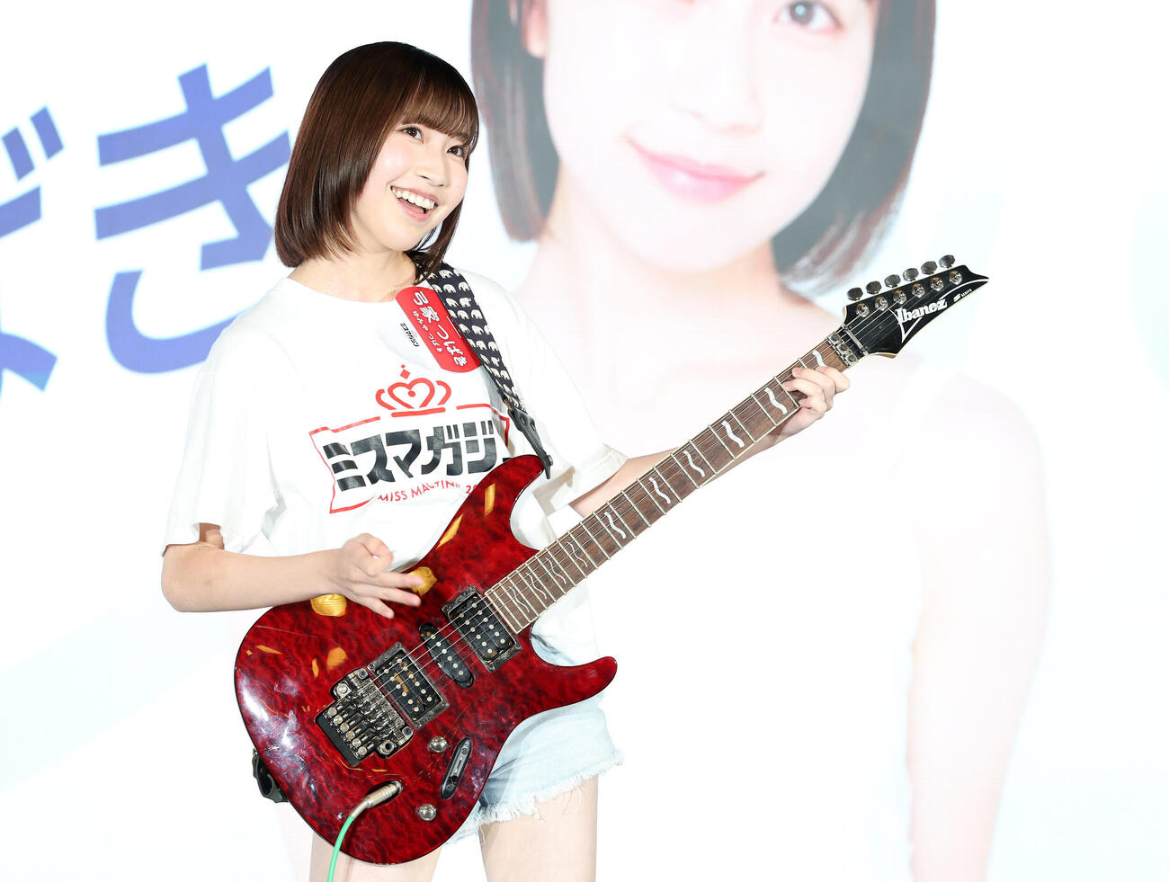 ミスマガジンベスト20お披露目イベントに臨む弓家つばき（撮影・鈴木正人）