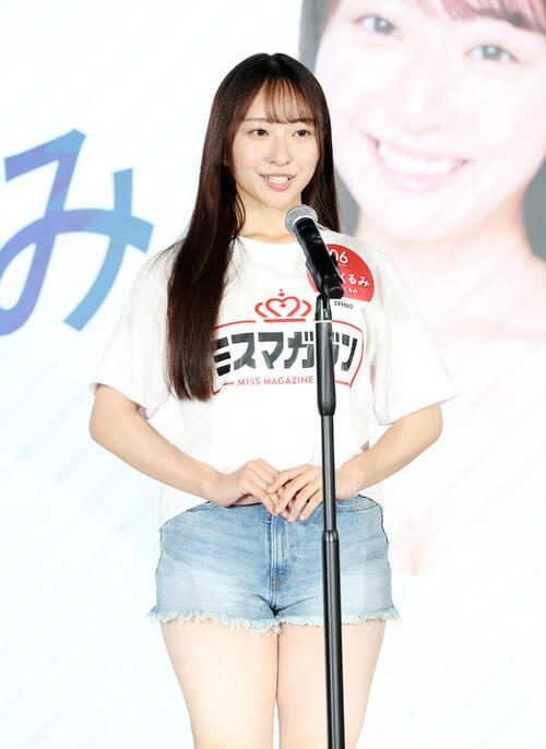 ミスマガジンベスト20お披露目イベントに臨む小山くるみ（撮影・鈴木正人）