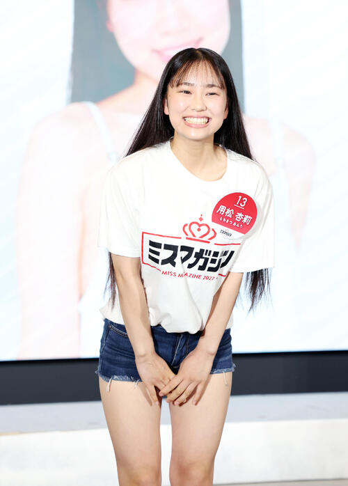 ミスマガジンベスト20お披露目イベントに臨む用松杏莉（撮影・鈴木正人）