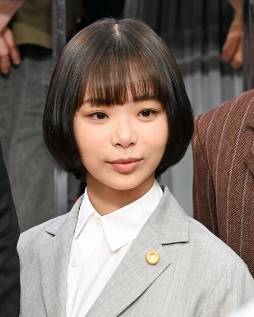 趣里、伊藤蘭のライブにスペシャルゲスト出演「母娘トーク」にファン歓喜の声「最高に幸せ」