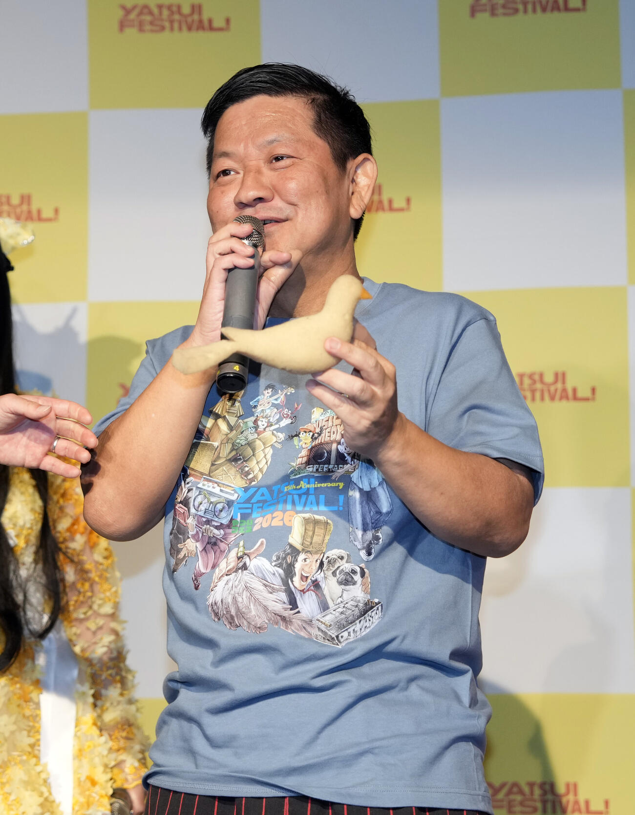 「YATSUI FESTIVAL！2026」会見取材に登場しパフォーマンスを披露するチャンス大城（撮影・小島史椰）＝2026年6月3日