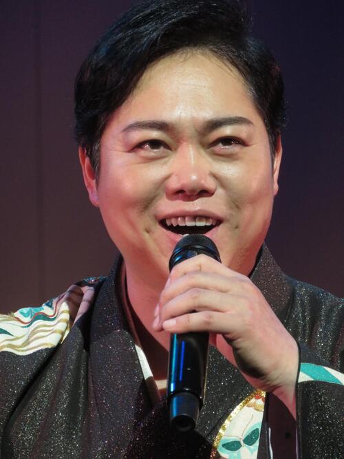 三山ひろし　18年目の第一歩　三波春夫のスピリッツを着て24曲熱唱