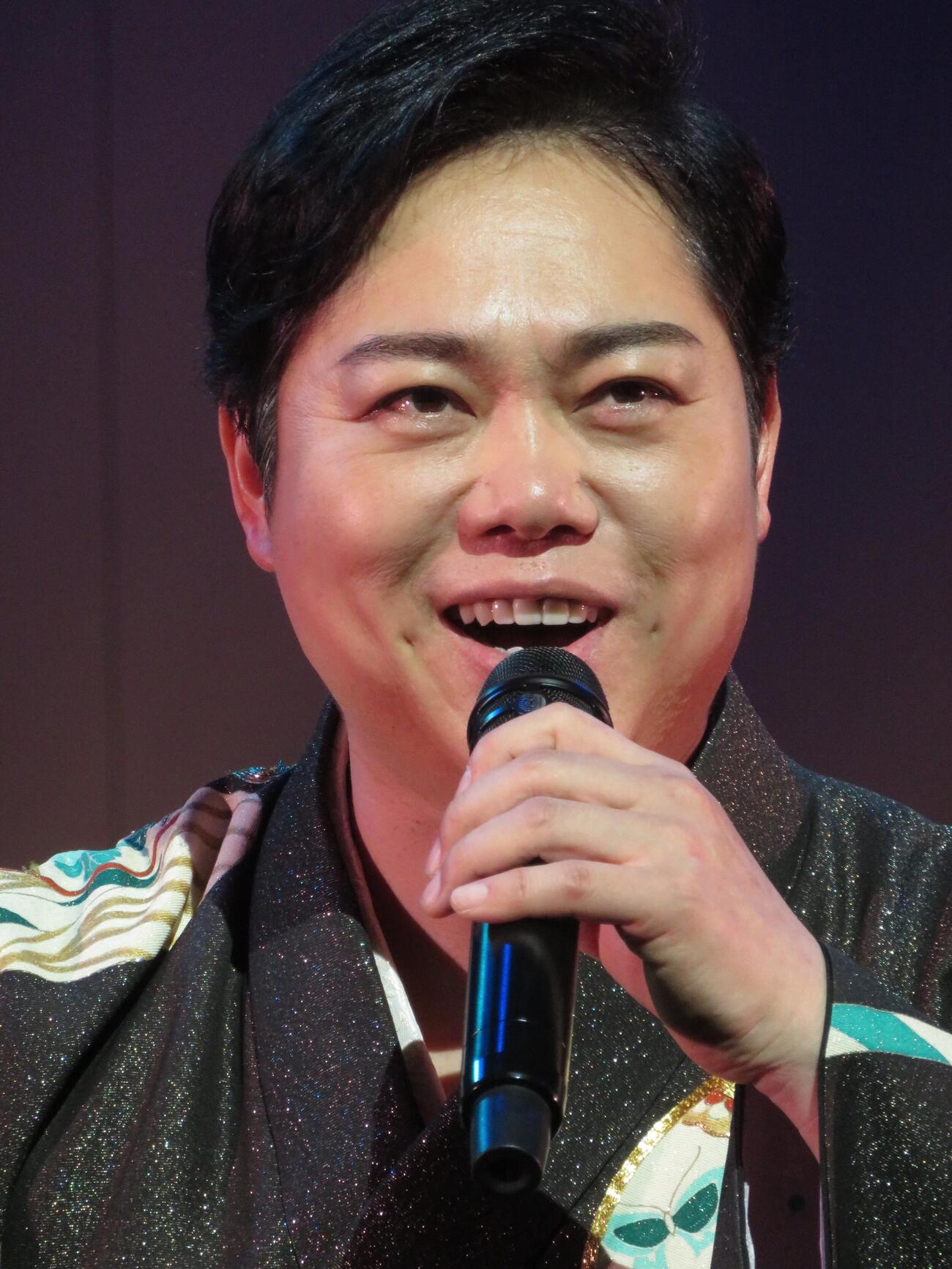 恒例のコンサートを開催した三山ひろし