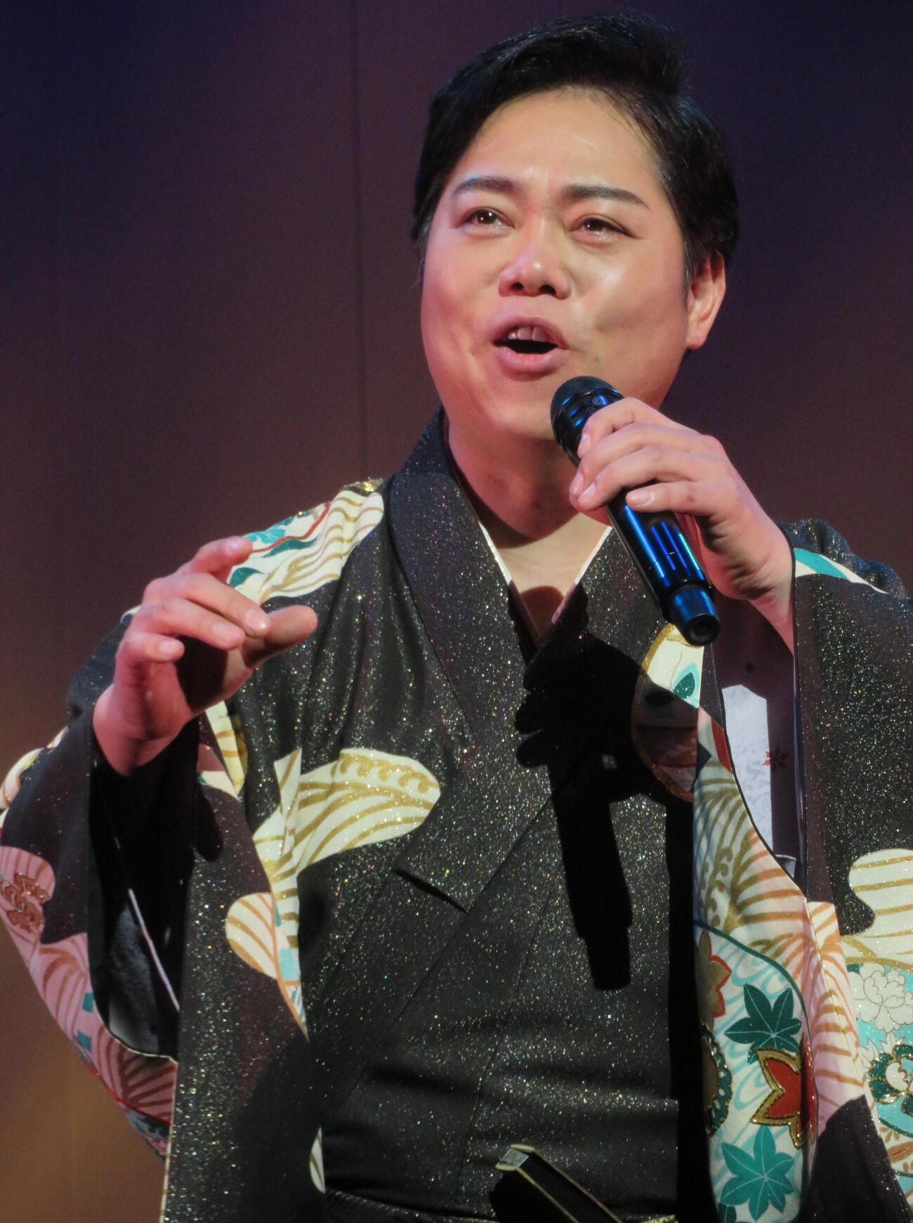 恒例のコンサートを開催した三山ひろし