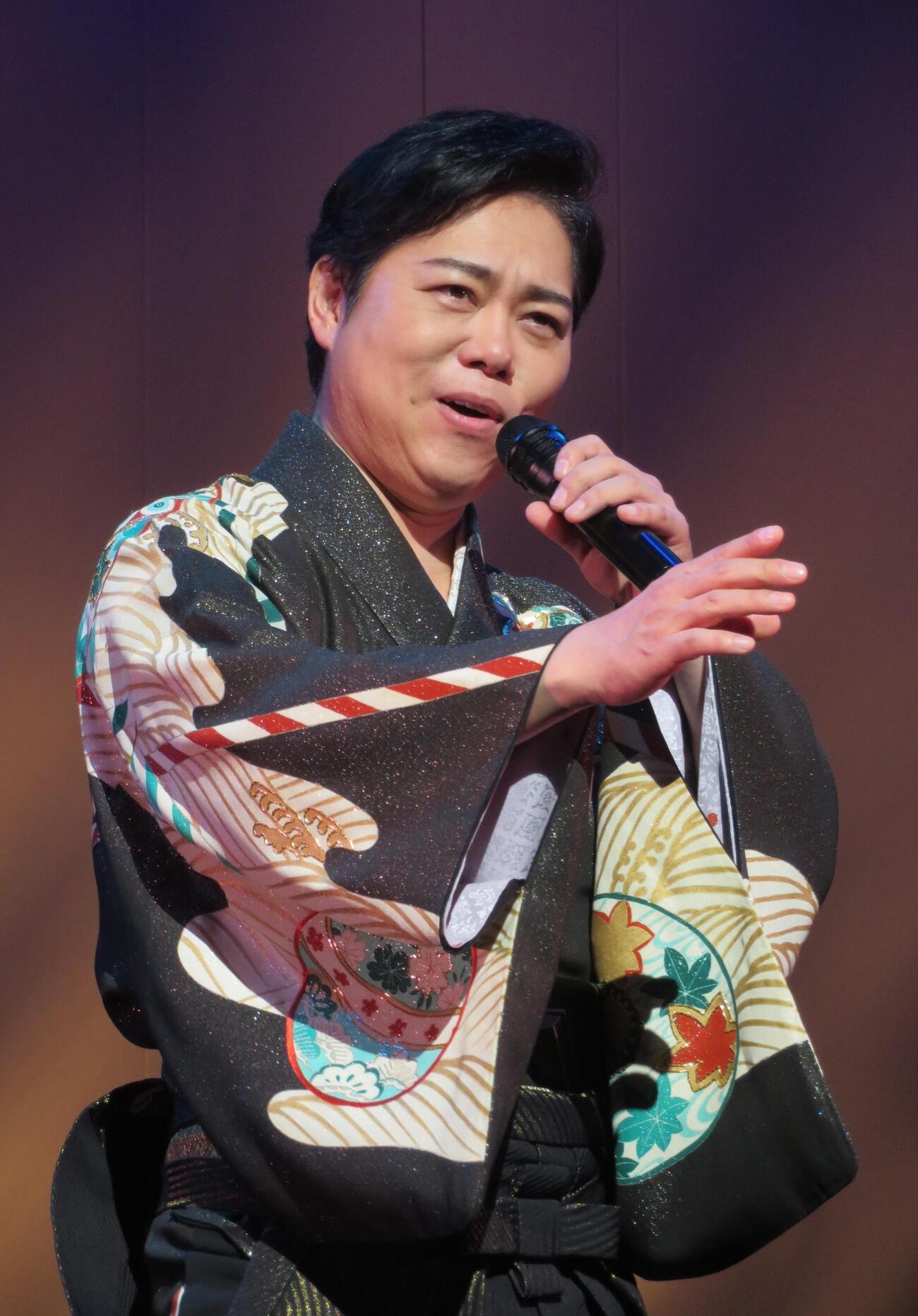 恒例のコンサートを開催した三山ひろし