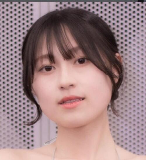 "ウエスト55.5cmのHカップ"美ボディグラドル、バンドゥビキニ姿に「素晴らしい」