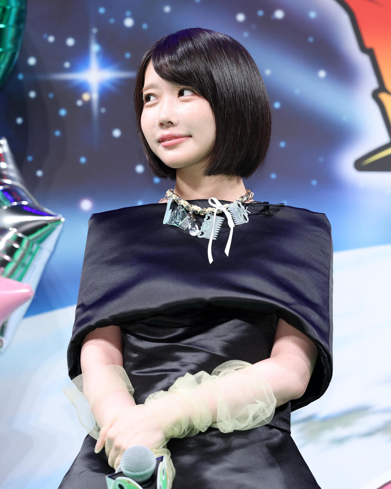 完成披露試写会に臨むあの（撮影・鈴木正人）