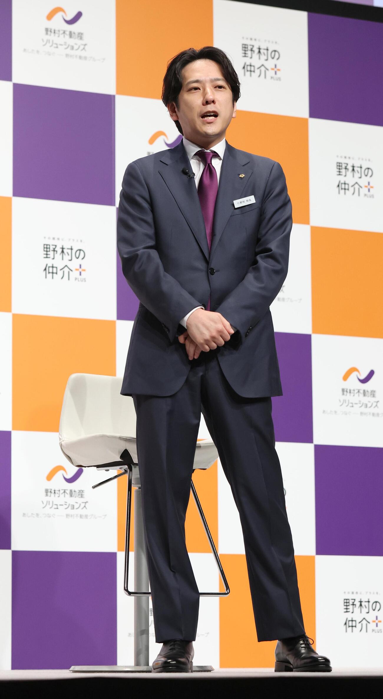 野村不動産ソリューションズ新ブランド戦略＆新CM発表会　ステージであいさつする二宮和也（撮影・黒川智章）