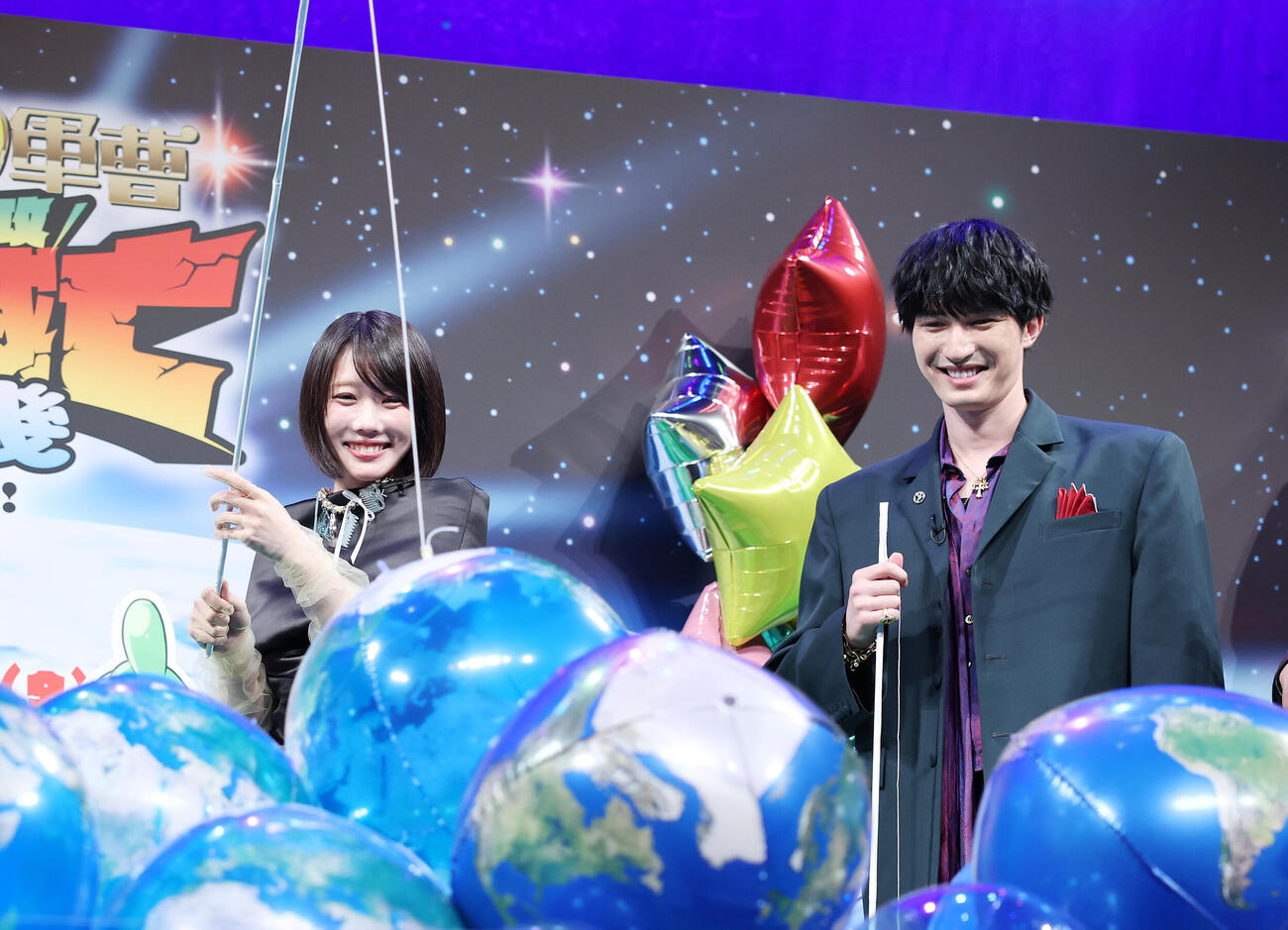 「地球（ペコポン）救出ゲーム」に臨むあの（左）とジェシー（撮影・鈴木正人）＝2026年6月3日