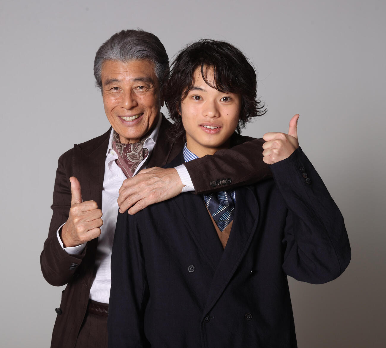 映画「免許返納！？」で共演する親子のように仲の良い舘ひろし（左）と黒川想矢（撮影・柴田隆二）