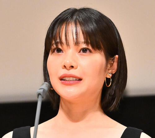 岸井ゆきの、ピンクのドレスに大御所たちとのツーショット　カンヌ映画祭で熱い映画愛