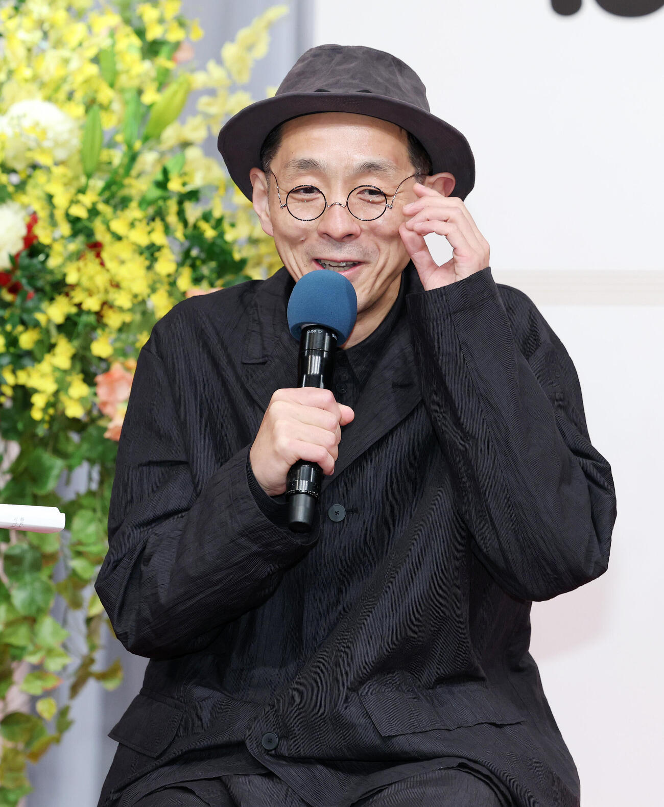2028年度前期連続テレビ小説「ほんのモキチ」の脚本を担当する宮藤官九郎氏（撮影・鈴木正人）