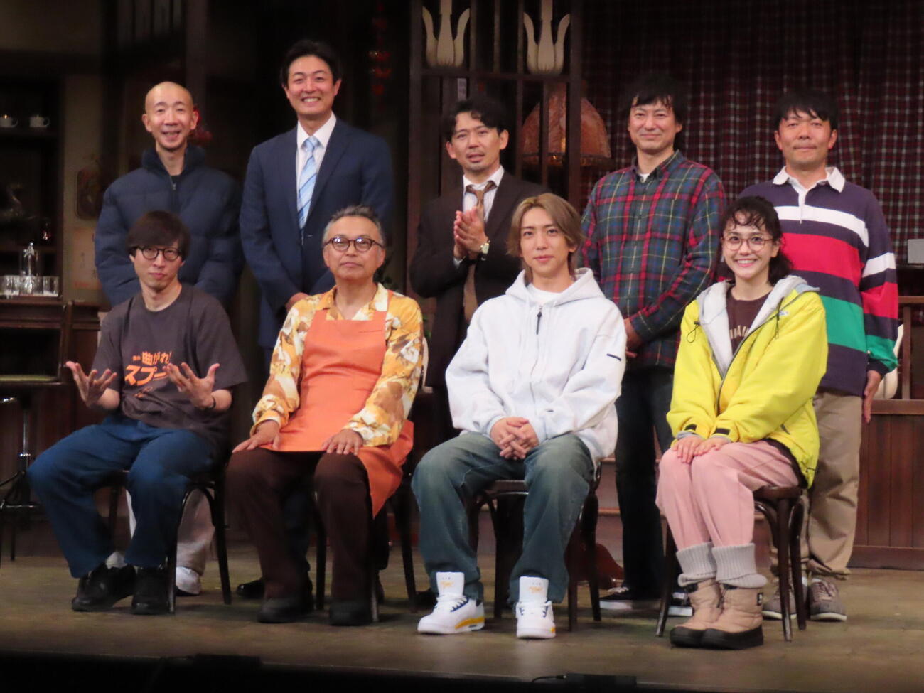 舞台「曲がれ！スプーン」開幕前会見に出席した、上段左からひょうろく、時任勇気、岡田義徳、忍成修吾、オラキオ、下段左から演出の大歳倫弘氏、相島一之、鈴木大河、松井愛莉