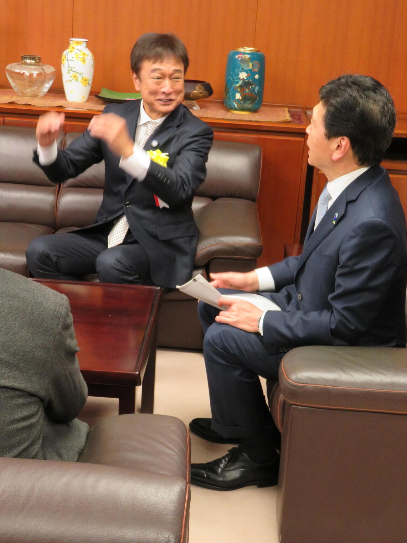 国土交通省で第67回交通文化賞を受賞した太川陽介（左）（撮影・村上幸将）