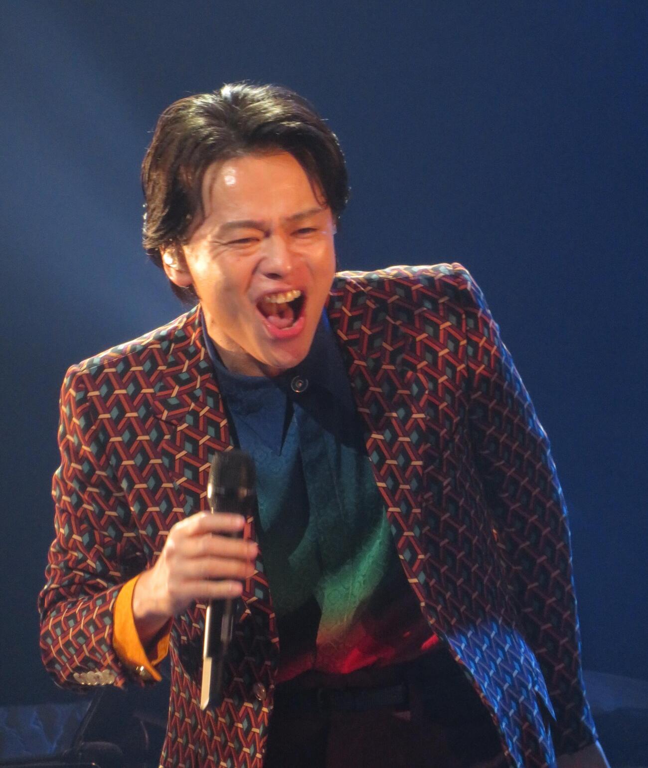 シティーポップライブを行った中川晃教