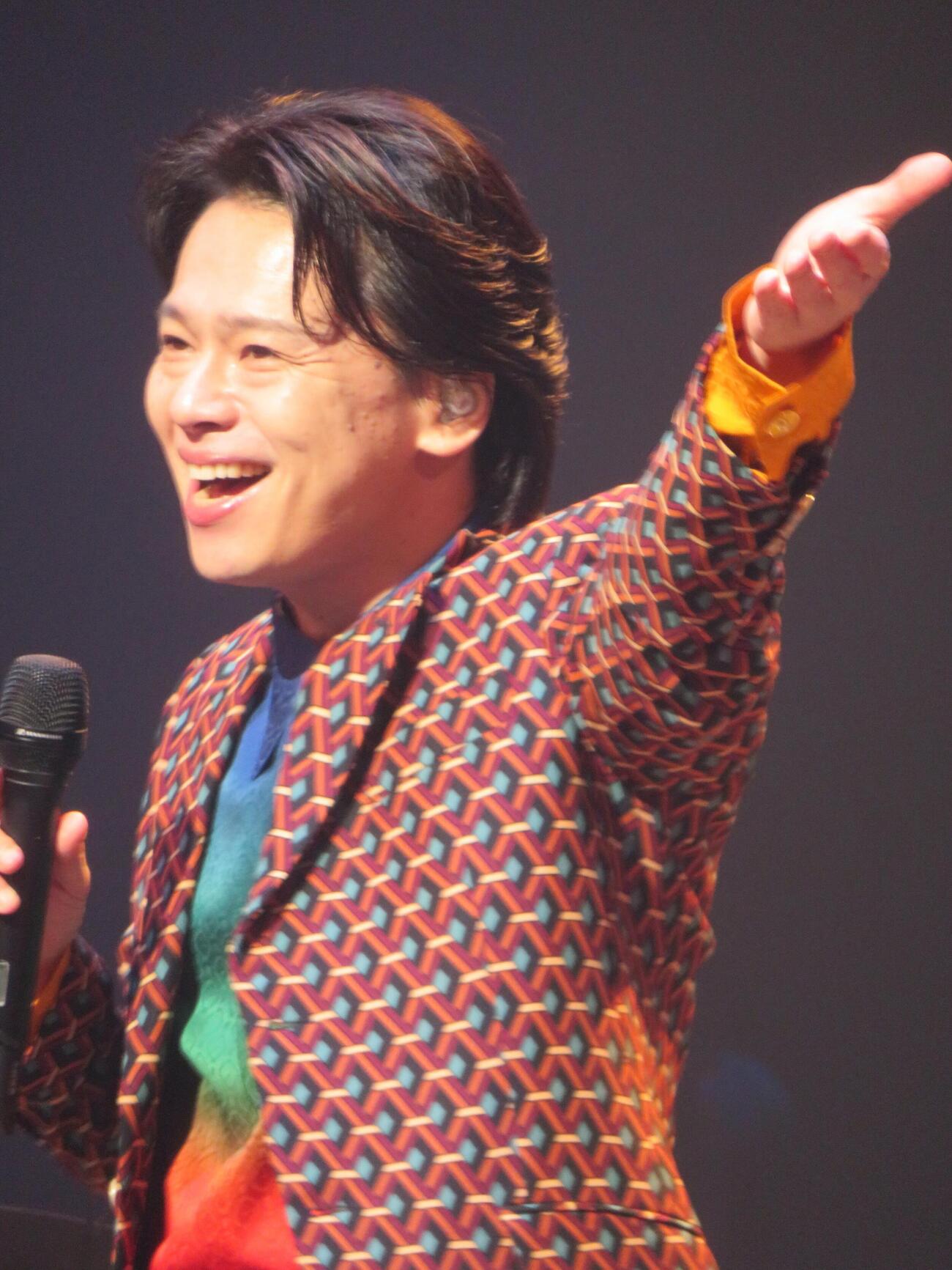 シティーポップライブを行った中川晃教