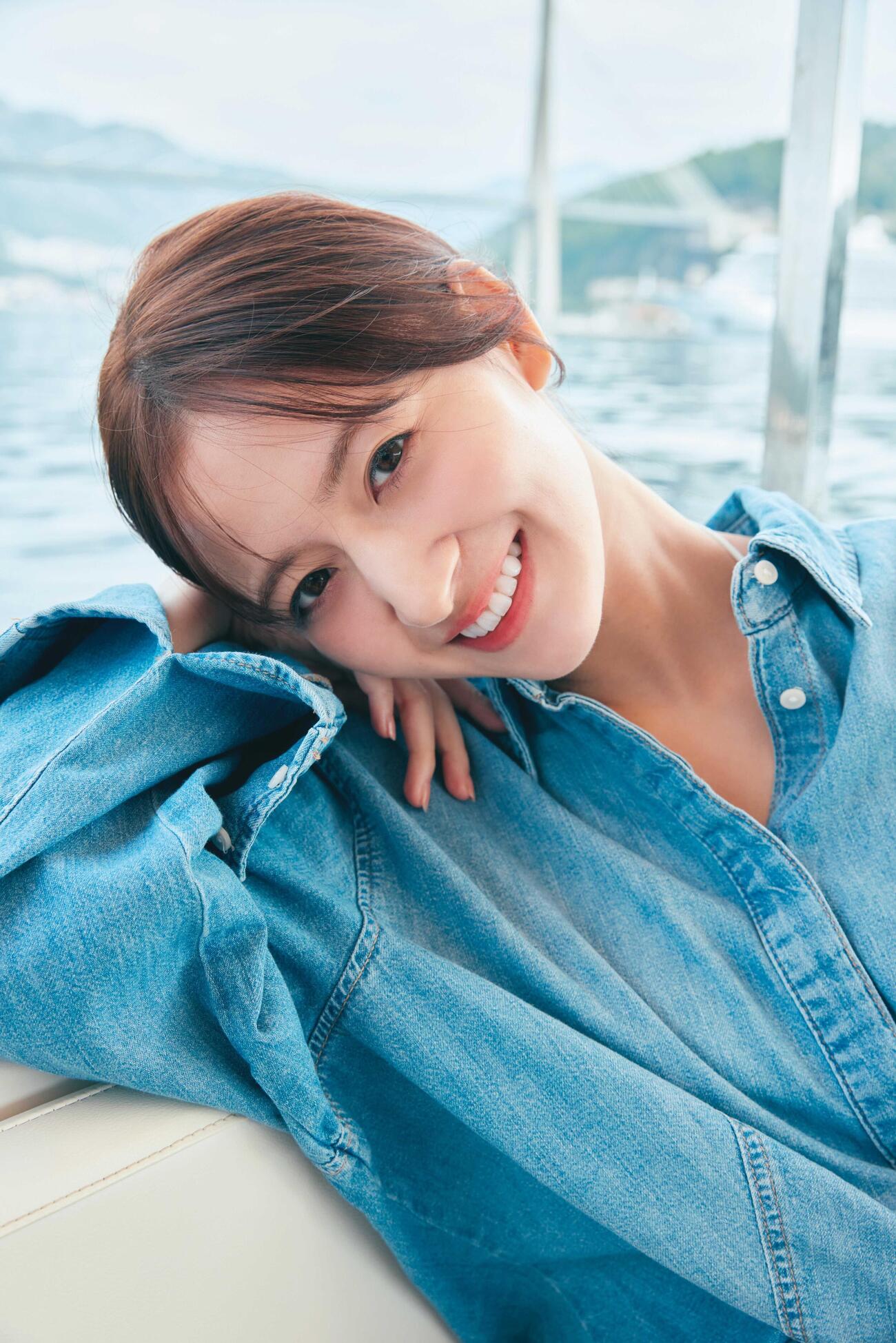 公開された乃木坂46金川紗耶ファースト写真集「好きのグラデーション」裏表紙　Sony Music Shop版