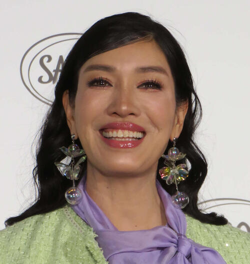アンミカ「仲良し美人４姉妹ですね」タレント＆モデルの誕生日会豪華ショットに反響