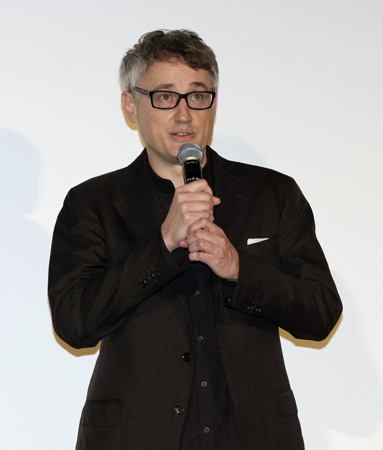 映画「NeverAfterDark／ネバーアフターダーク」初日舞台あいさつで思いを語るデイヴ・ボイル監督（撮影・小島史椰）