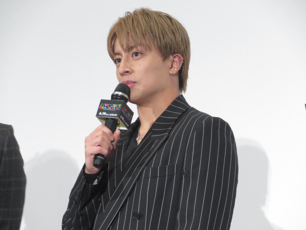 「GENERATIONS　“6IX SENSE”　LIVE IN CINEMA」プレミア先行上映舞台あいさつに登壇した白濱亜嵐