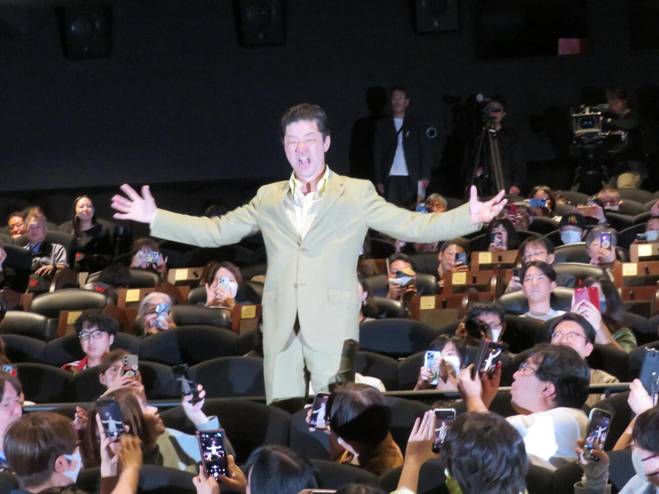 米映画「モータルコンバット／ネクストラウンド」初日舞台あいさつに登壇した浅野忠信（撮影・村上幸将）