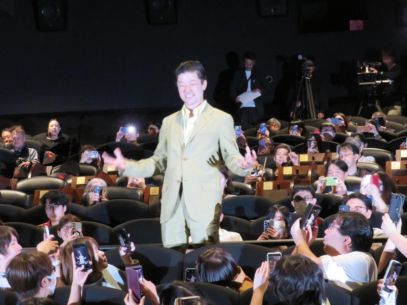 米映画「モータルコンバット／ネクストラウンド」初日舞台あいさつに登壇した浅野忠信（撮影・村上幸将）