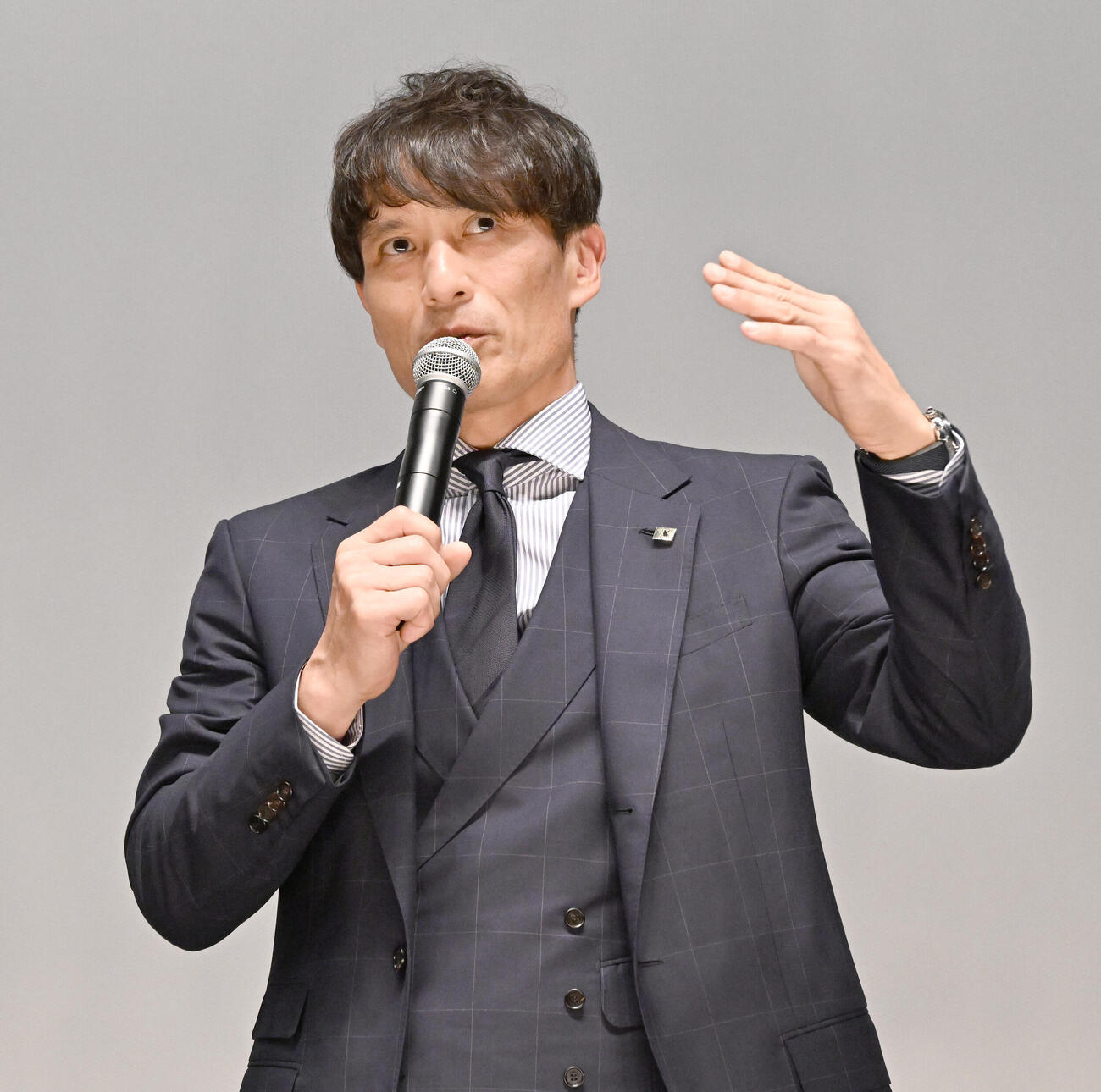 映画「ONE CREATURE」の舞台あいさつに登壇した日本サッカー協会の宮本恒靖会長（撮影・千葉一成）