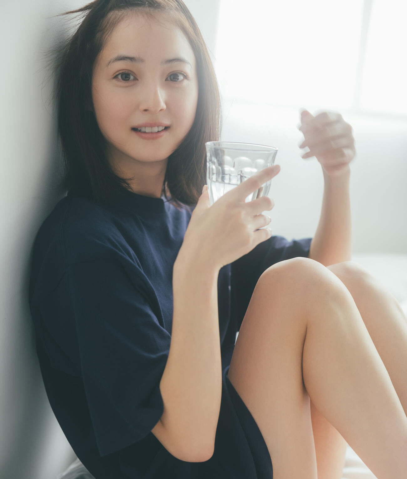 気まずいほど　佐々木希と目が合いすぎる日めくり（撮影：東京祐、ワニブックス刊）