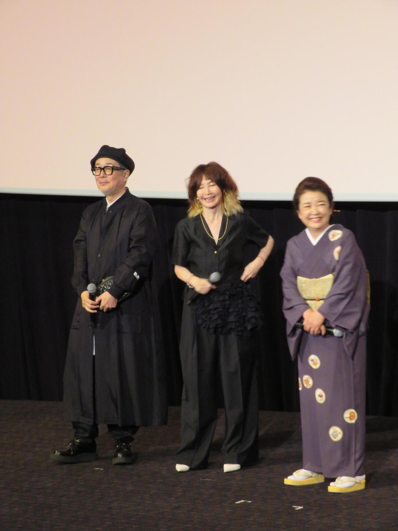 映画「FUJIKO」公開記念舞台あいさつに登壇した、左からリリー・フランキー、YOU、岸本加世子（撮影・村上幸将）